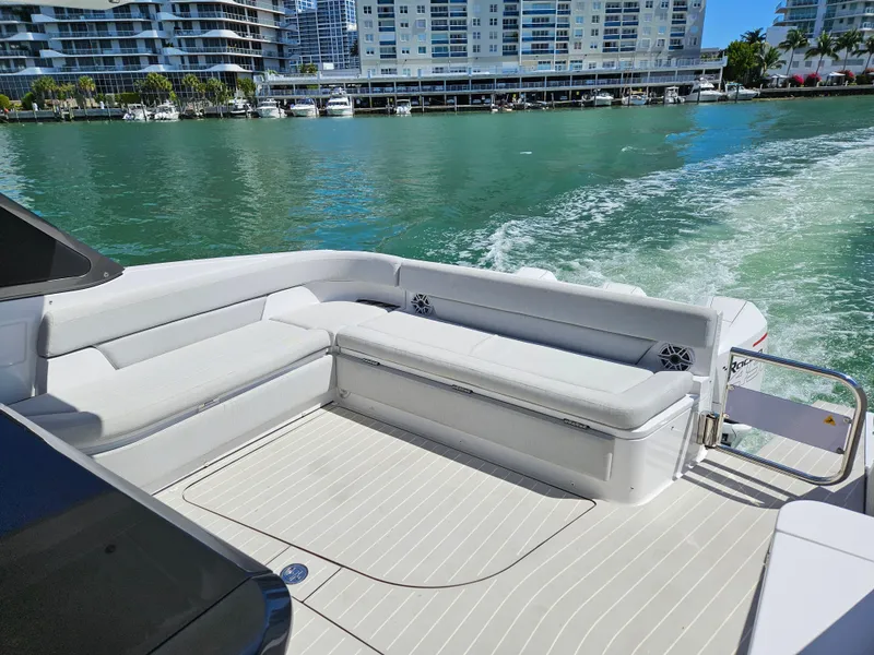 Slide: The Image of Azimut Verve 42 2023 - 6