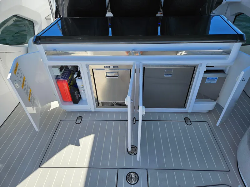 Slide: The Image of Azimut Verve 42 2023 - 7