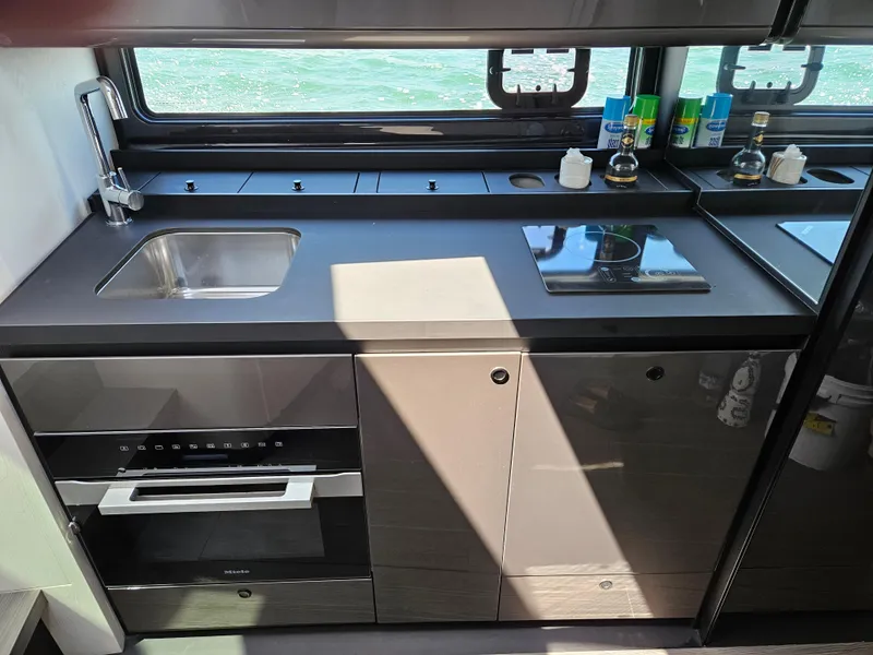 Slide: The Image of Azimut Verve 42 2023 - 8