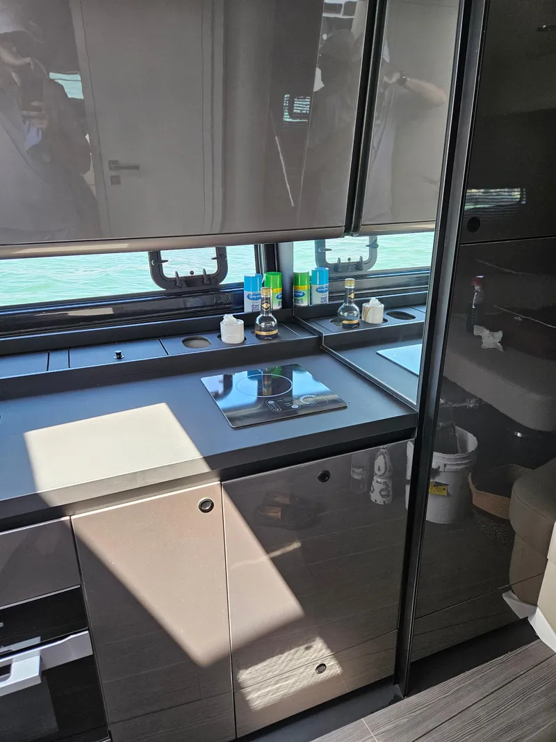 Slide: The Image of Azimut Verve 42 2023 - 9