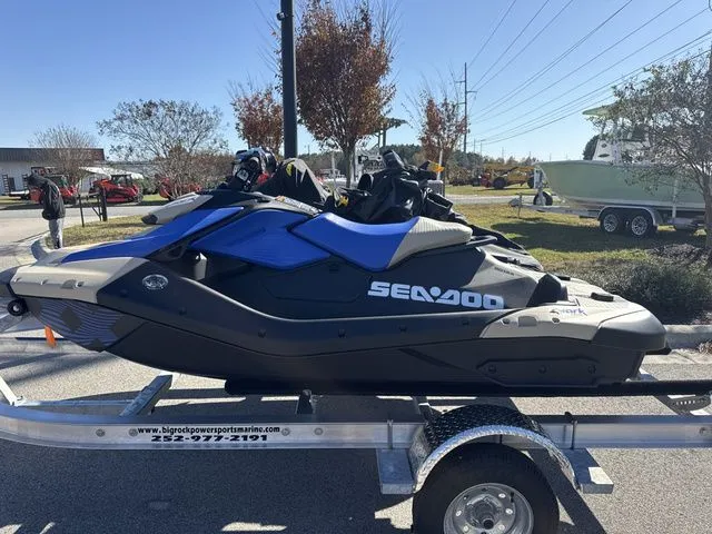 Slide: The Image of Sea-Doo SPARK 1-UP 900 ACE 90 TRIXX 2025 - 3