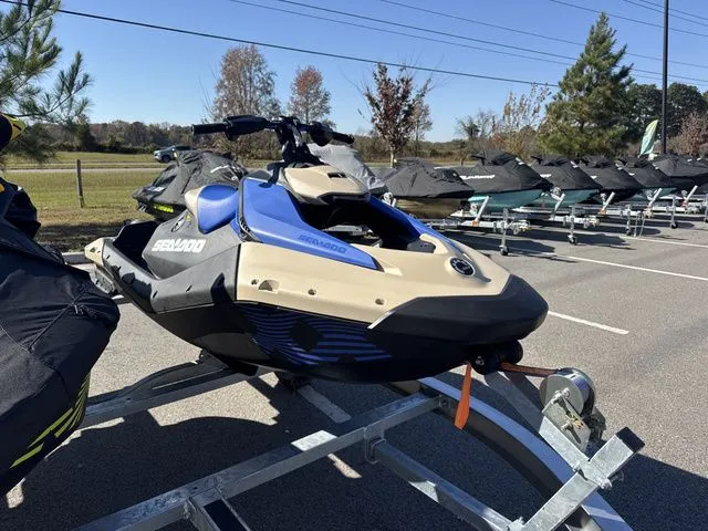 Slide: The Image of Sea-Doo SPARK 1-UP 900 ACE 90 TRIXX 2025 - 7