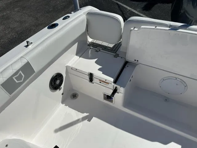 Slide: The Image of Sea Fox 228 Traveler 2025 - 10