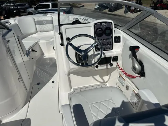 Slide: The Image of Sea Fox 228 Traveler 2025 - 12