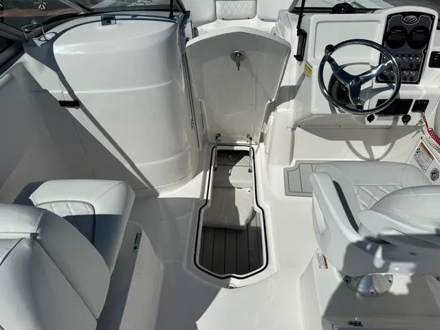 Slide: The Image of Sea Fox 228 Traveler 2025 - 14