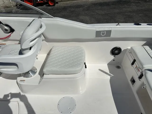 Slide: The Image of Sea Fox 228 Traveler 2025 - 19