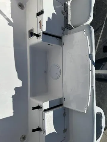 Slide: The Image of Sea Fox 228 Traveler 2025 - 9