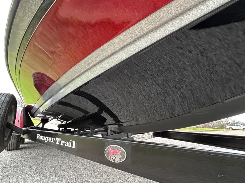 Slide: The Image of 2008 Ranger Z21 boat on Ranger Trail trailer, close-up view. - 32