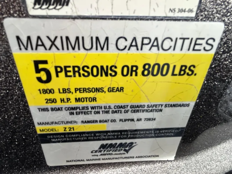 Slide: The Image of Label showing maximum capacities for Ranger Z21 boat, 2008 model. - 38