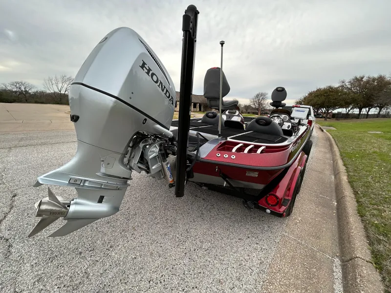 Slide: The Image of 2008 Ranger Z21 boat on trailer by the water, featuring a sleek design and powerful engine. - 8