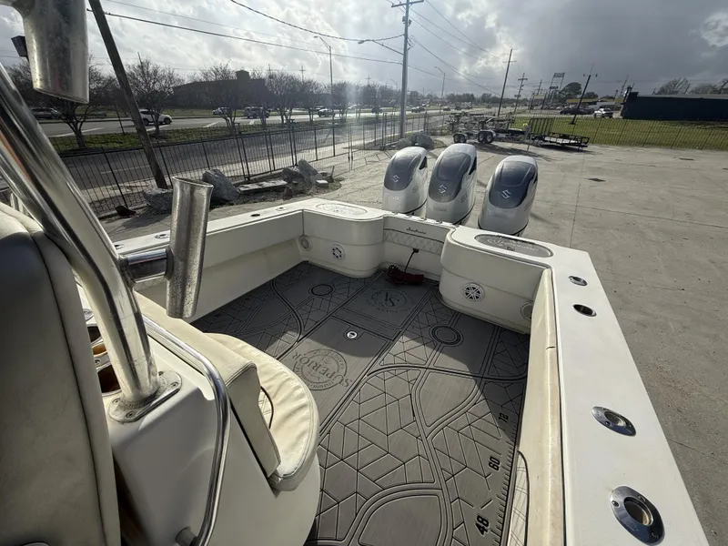 Slide: The Image of Sea Hunter 41 CC 2006 - 15