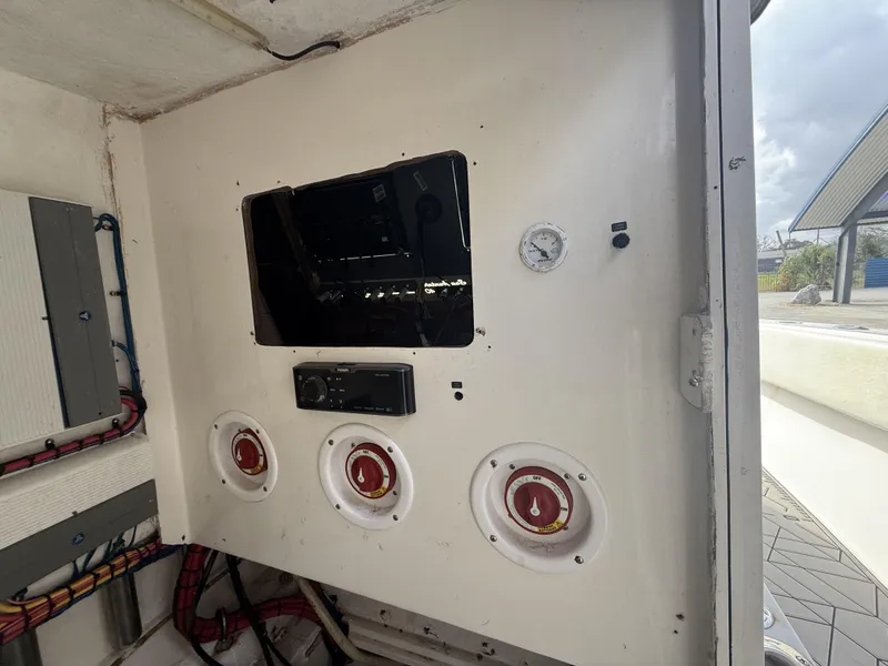 Slide: The Image of Sea Hunter 41 CC 2006 - 31