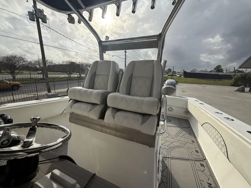 Slide: The Image of Sea Hunter 41 CC 2006 - 5