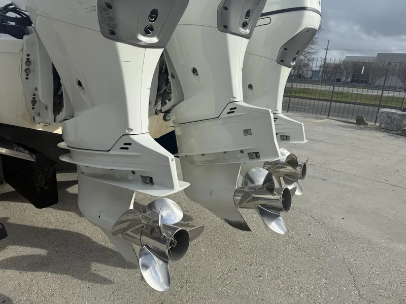 Slide: The Image of Sea Hunter 41 CC 2006 - 7