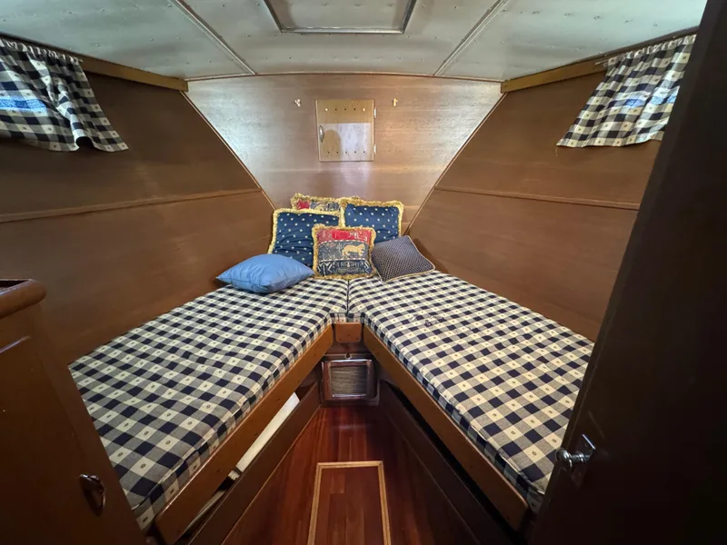 Slide: The Image of 1964 Chris-Craft Roamer 46 cabin with twin beds and checkered bedding. - 19