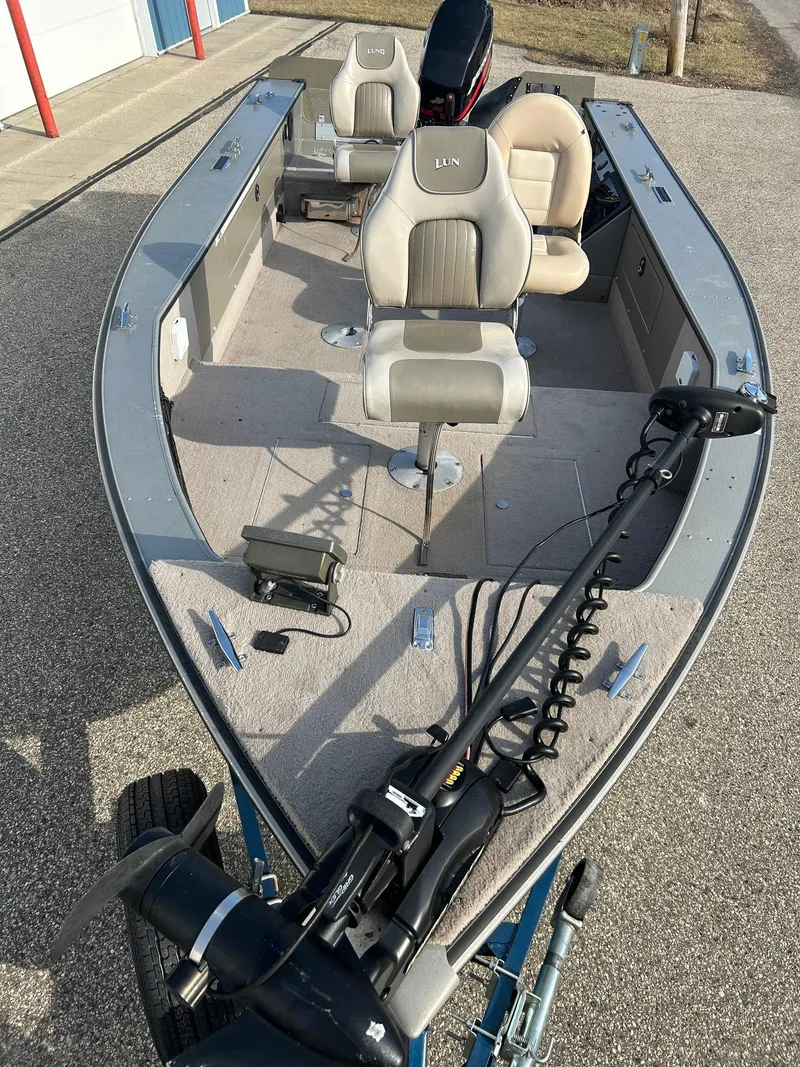 Slide: The Image of 2002 Lund Pro Angler 16 fishing boat with seating and trolling motor. - 11