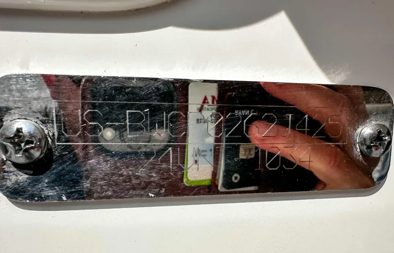 Slide: The Image of Boston Whaler 240 Vantage 2025 - 22