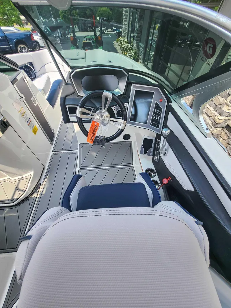 Slide: The Image of MasterCraft X26 2018 - 14