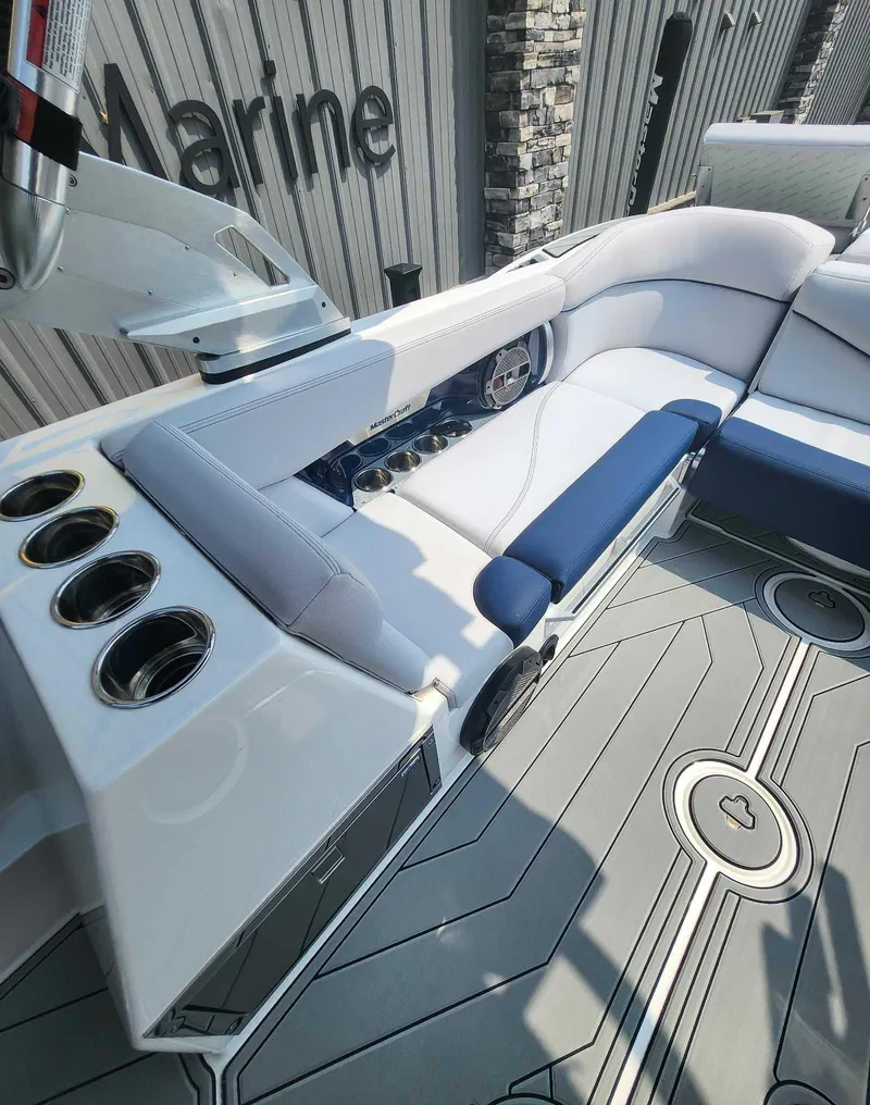 Slide: The Image of MasterCraft X26 2018 - 15