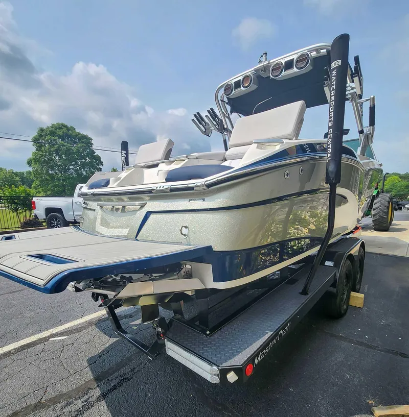 Slide: The Image of MasterCraft X26 2018 - 6