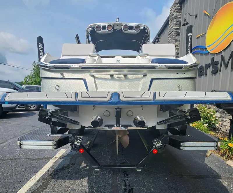 Slide: The Image of MasterCraft X26 2018 - 8
