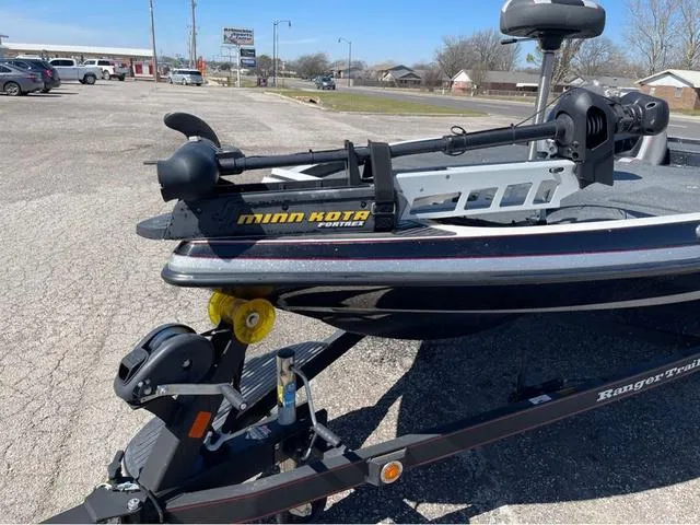Slide: The Image of 2015 Ranger Z521C boat with Minn Kota trolling motor on trailer. - 10