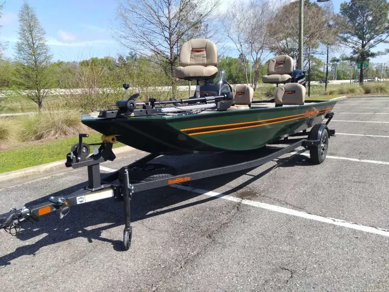 Slide: The Image of 2025 Tracker Bass Tracker Classic Limited boat on trailer in parking lot. - 12