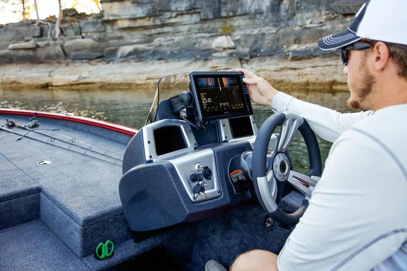 Slide: The Image of Tracker Savage 215 2025 - 82