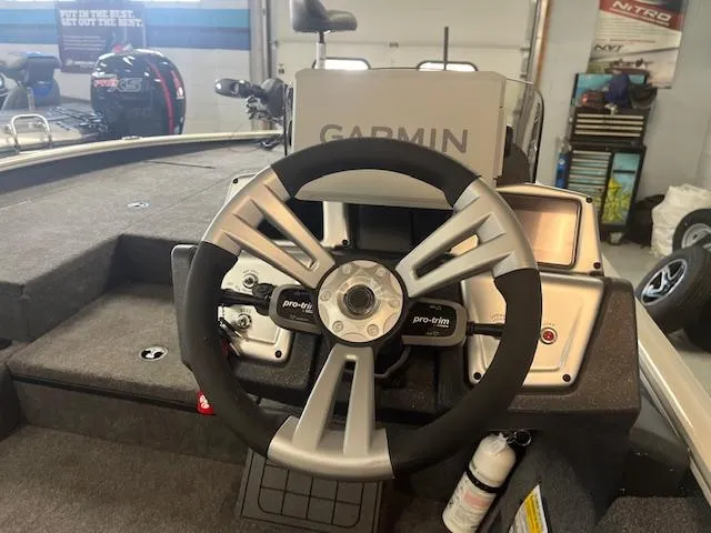 Slide: The Image of Tracker Savage 215 2025 - 90