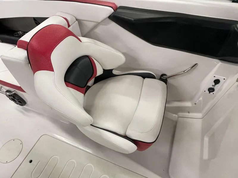 Slide: The Image of 2015 Scarab 255 HO Impulse boat seat, red and white upholstery. - 15