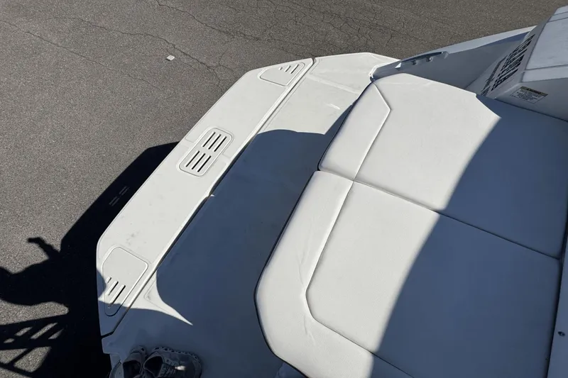 Slide: The Image of Sea Ray Sundancer 320 2019 - 3