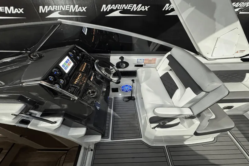 Slide: The Image of Monterey 295SY 2021 - 18