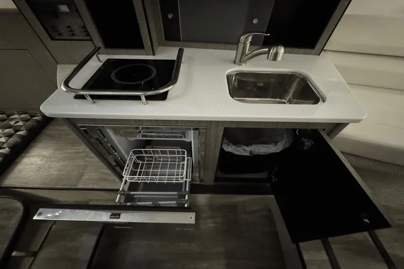 Slide: The Image of Monterey 295SY 2021 - 25