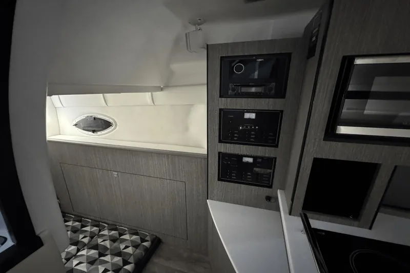 Slide: The Image of Monterey 295SY 2021 - 30