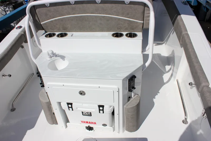 Slide: The Image of 2025 Sea Hunt Ultra 255 SE boat interior with Yamaha cooler and cup holders. - 14