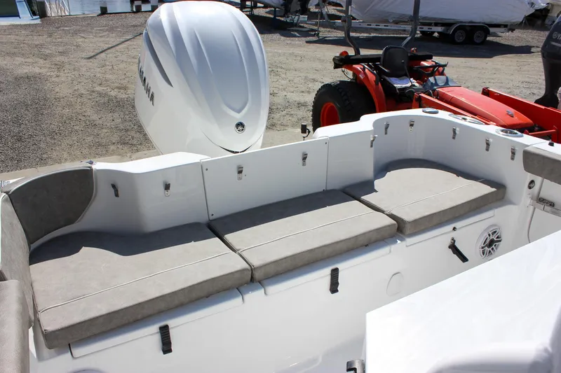 Slide: The Image of 2025 Sea Hunt Ultra 255 SE boat with cushioned seating and Yamaha outboard motor. - 15