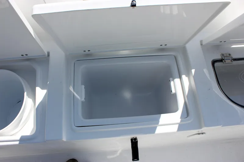 Slide: The Image of 2025 Sea Hunt Ultra 255 SE boat storage compartment open. - 18