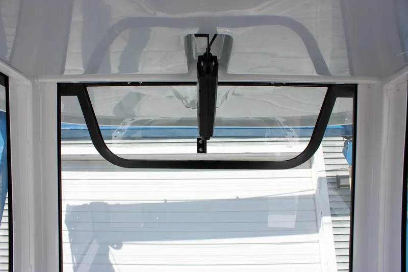 Slide: The Image of Windshield wiper on 2025 Sea Hunt Ultra 255 SE boat. - 35