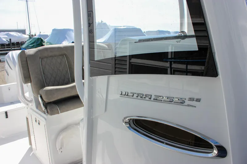 Slide: The Image of Sea Hunt Ultra 255 SE 2025 - 52