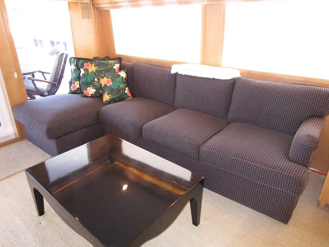 Slide: The Image of Salon Couch - 18