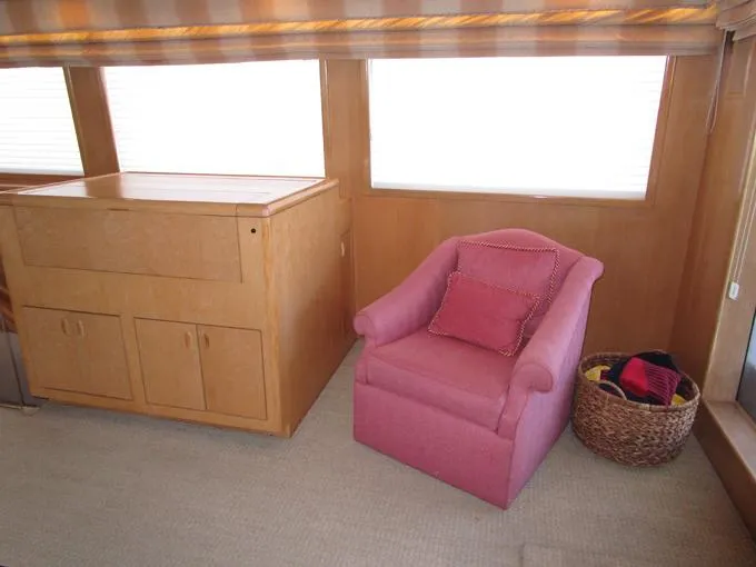Slide: The Image of Salon Aft to Starboard - 19