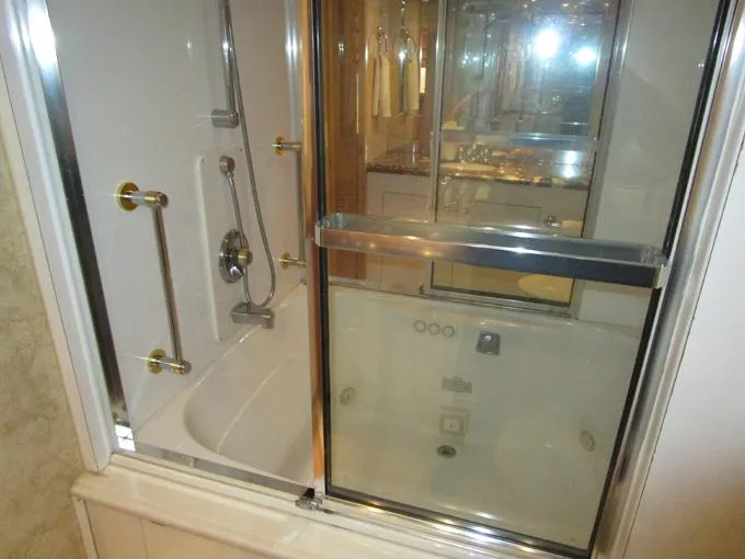 Slide: The Image of Mid Tub/Shower - 39