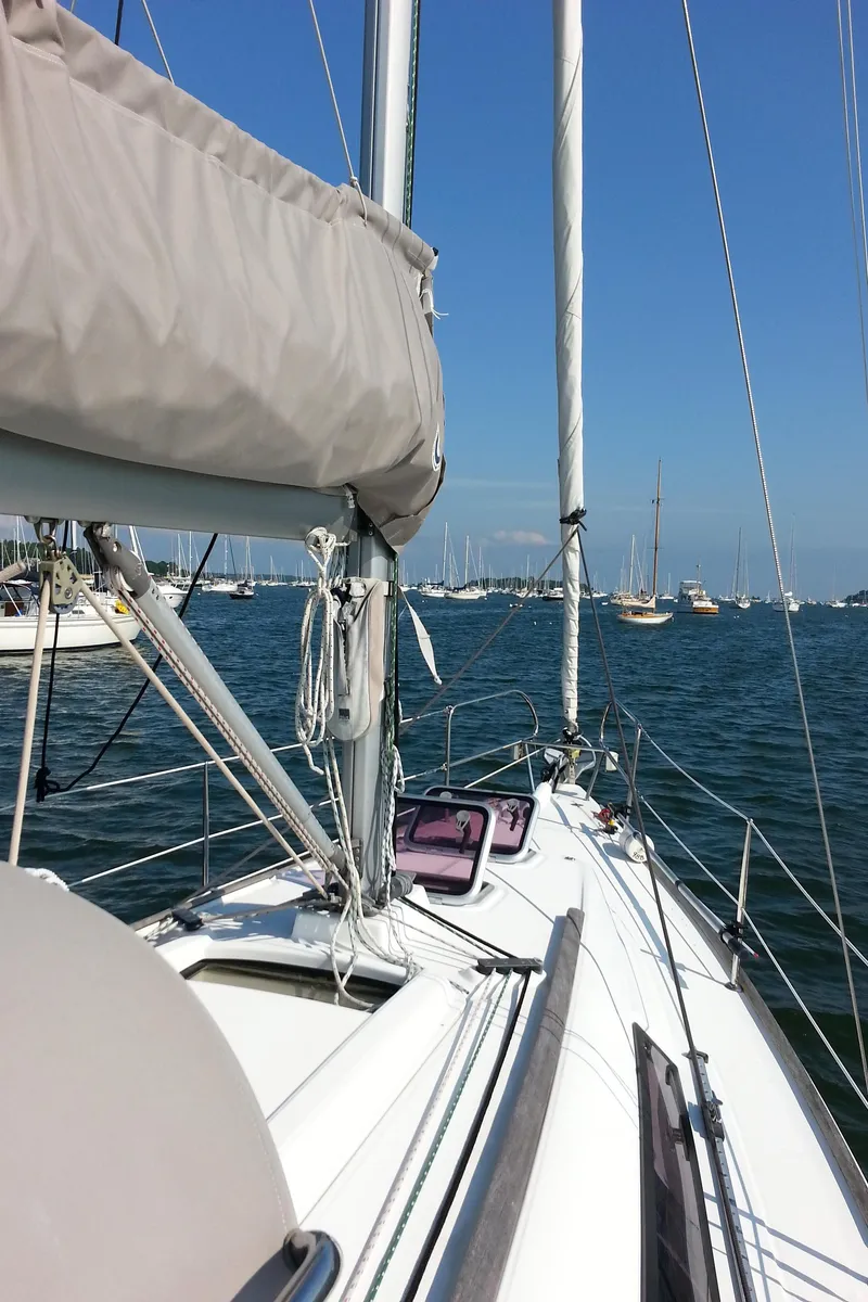 Slide: The Image of 2010 Beneteau Oceanis 31 sailboat on calm waters with clear blue sky. - 7