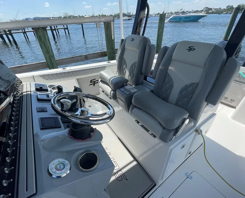 Slide: The Image of Sea Pro 320 DLX Dealer Demo- Helm Seating  - 24