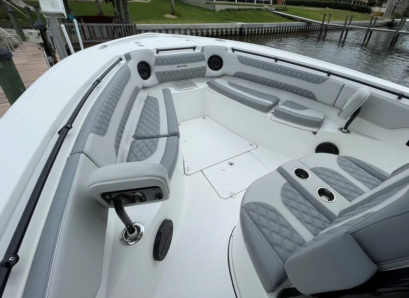 Slide: The Image of Sea Pro 320 DLX Dealer Demo- Bow - 7