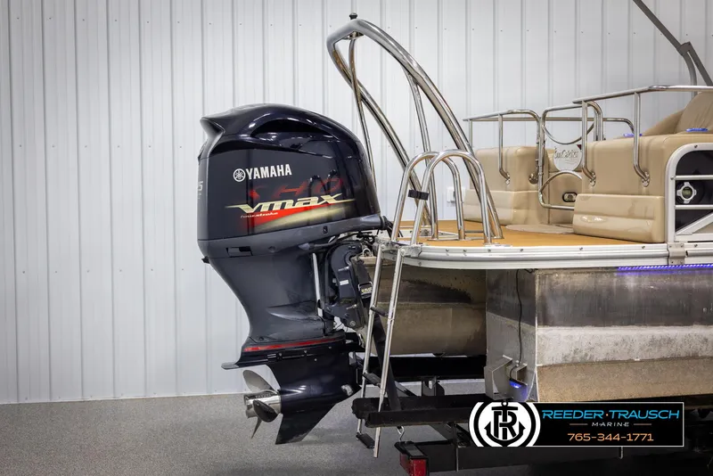 Slide: The Image of 2014 SunCatcher Elite 324 pontoon boat with Yamaha VMAX outboard motor. - 43