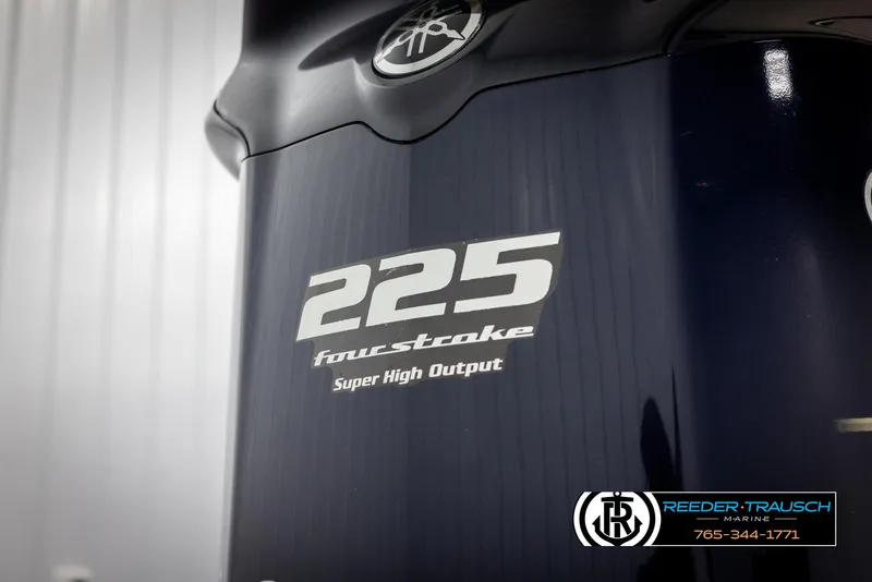 Slide: The Image of 2014 SunCatcher Elite 324, 225 horsepower four-stroke engine, super high output. - 45