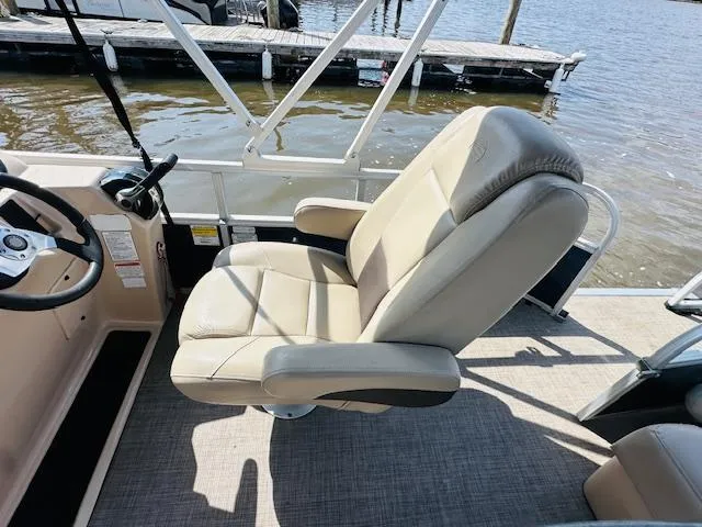 Slide: The Image of Captain's chair on 2019 Sun Tracker Party Barge 20 DLX pontoon boat, near water. - 8