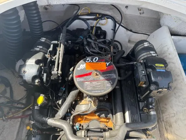 Slide: The Image of Engine of 2007 Chaparral 204SSI boat, featuring a 5.0L Mercury motor. - 9