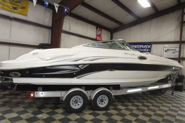 The Image of 2004 Sea Ray 270 Sundeck boat on trailer in indoor showroom. - 17